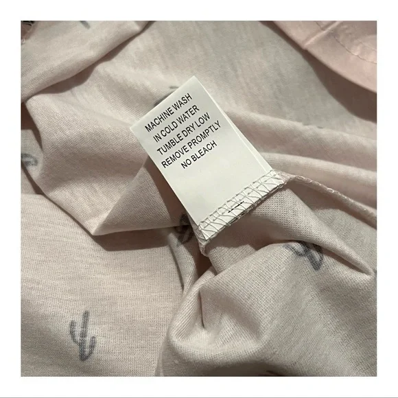 **DONATED** Amaryllis Pink Mesh Inset V-Neck Tee w/ Cactus Print, Size Medium - Picture 5 of 6